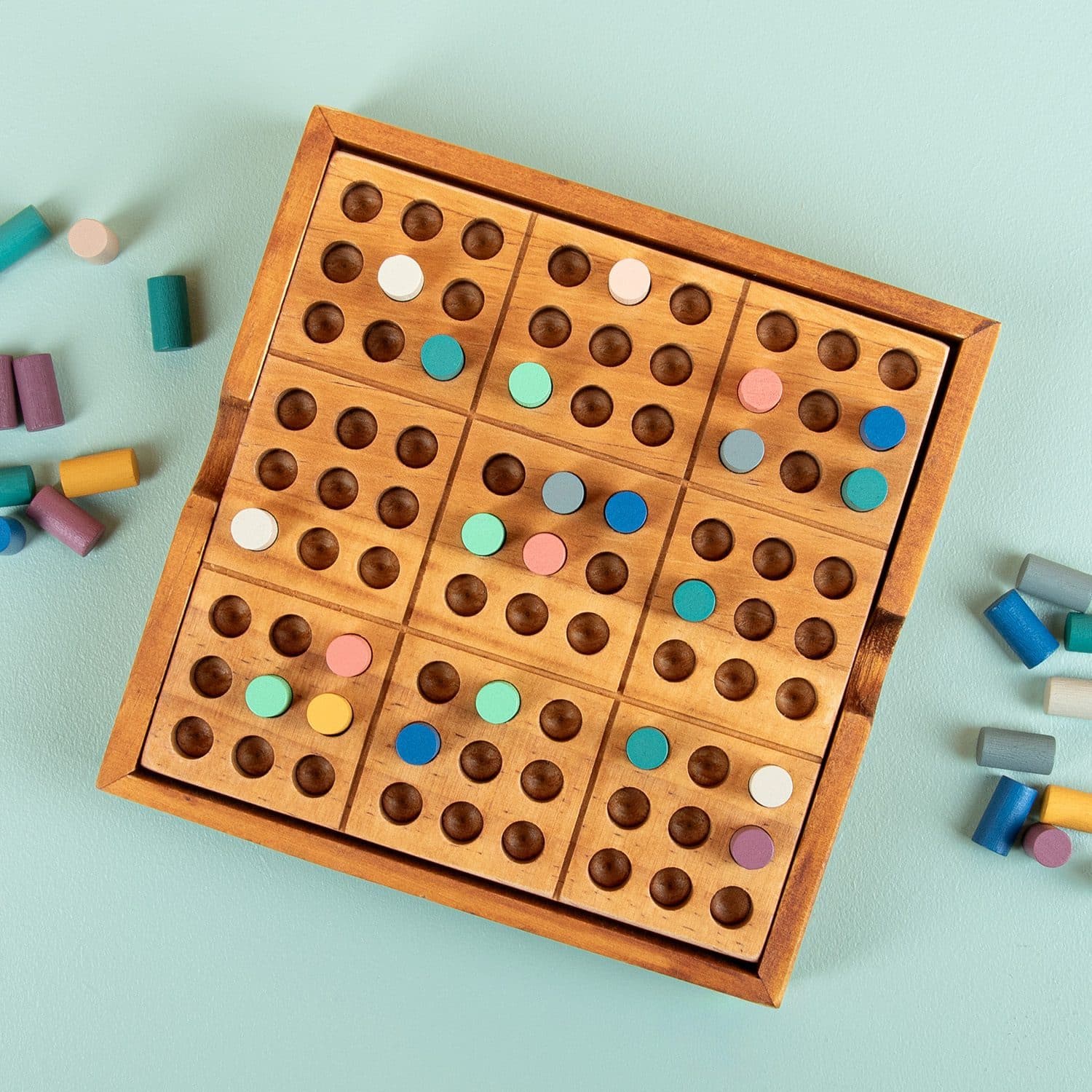 Houten Sudoku Spiel mit Farben