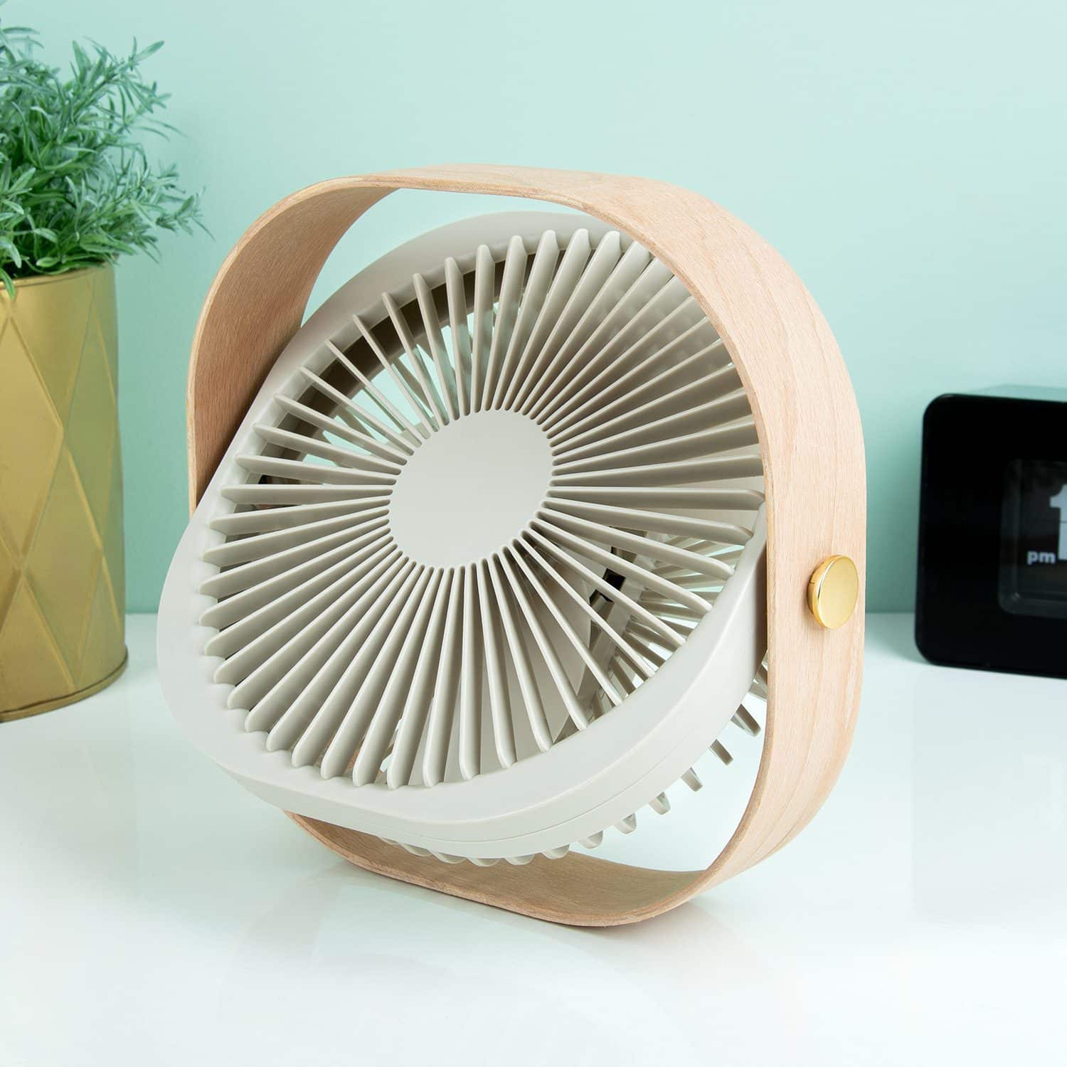 Wiederaufladbarer Ventilator mit Holzrahmen