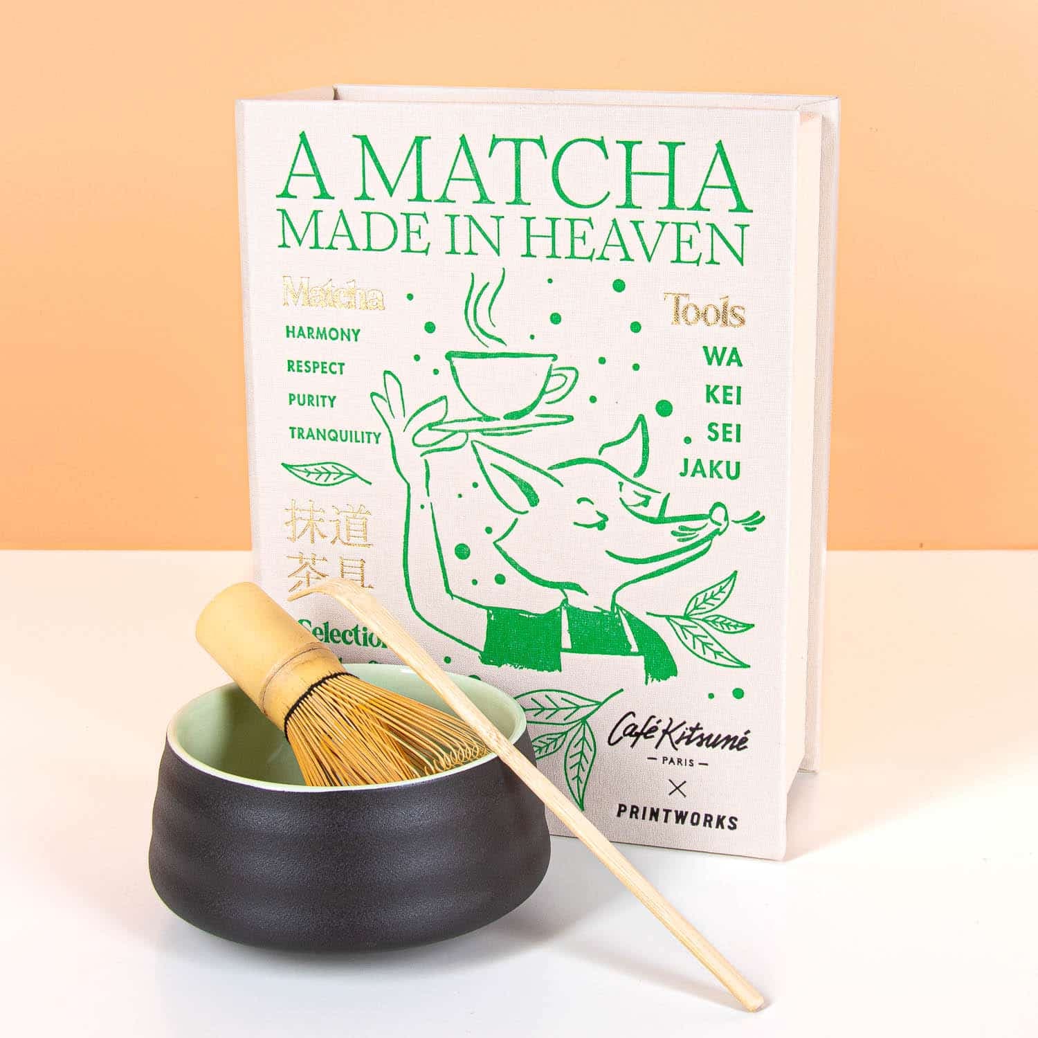 Essentials Buch mit Matcha-Werkzeugen