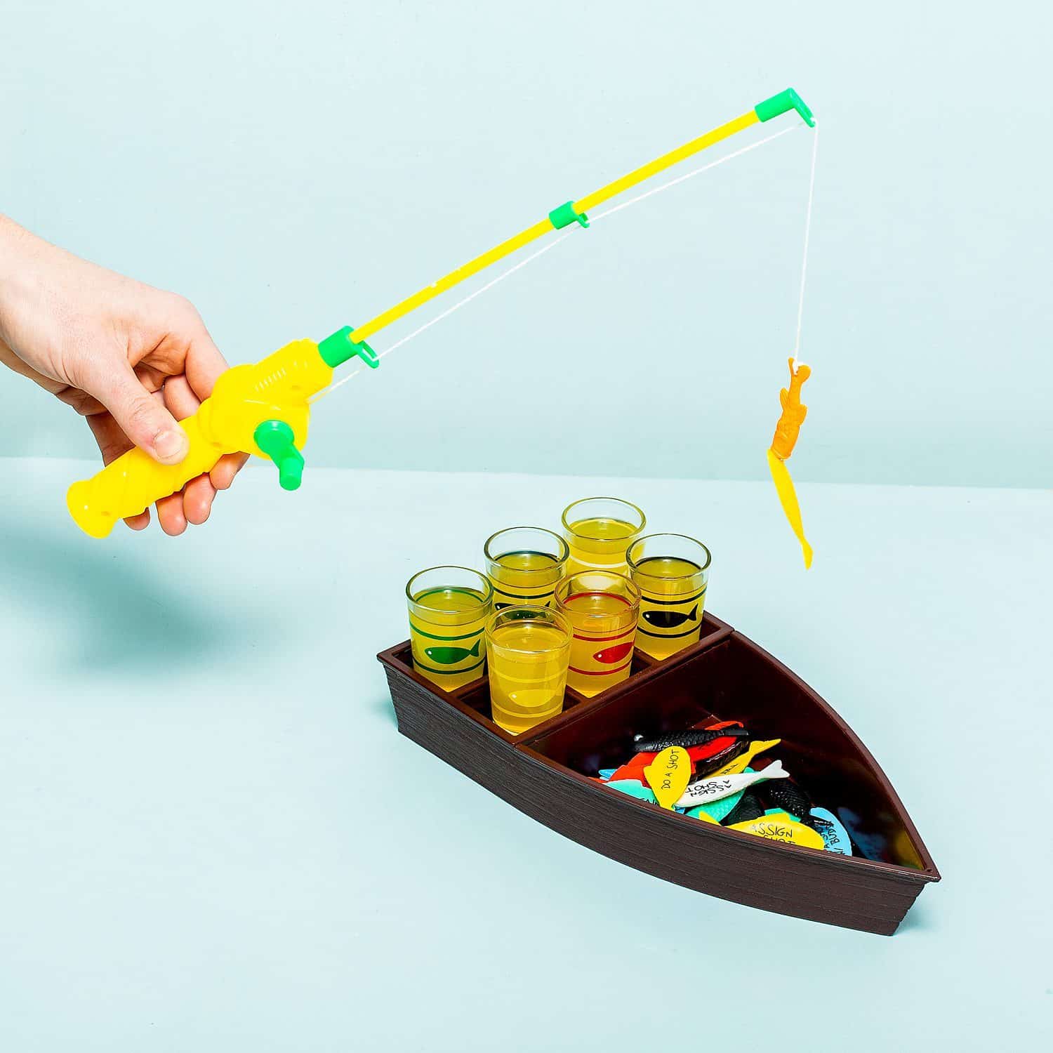 Fischtrinkspiel mit Schnapsgläsern