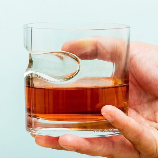 Whiskyglas mit Zigarrenhalter