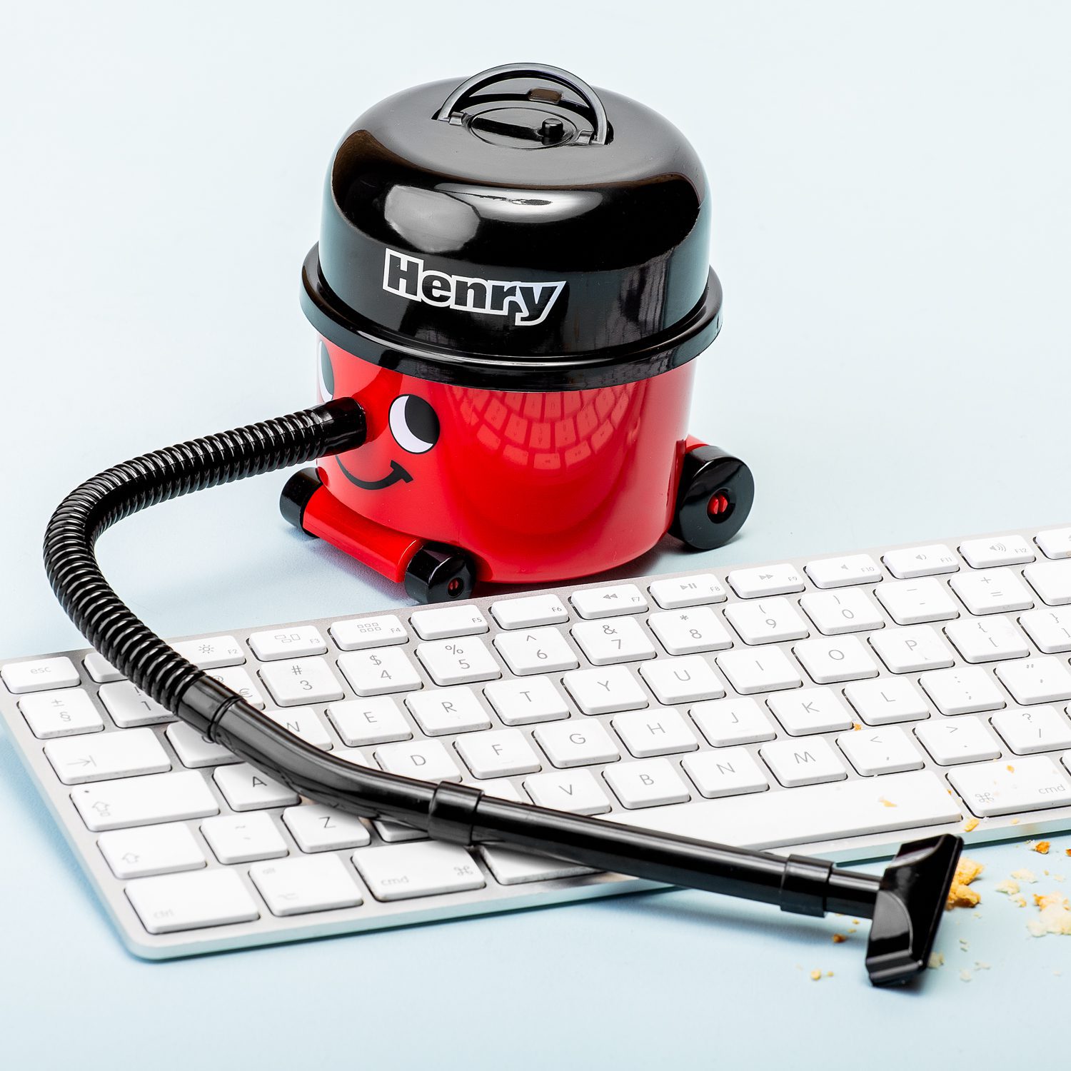 Mini Staubsauger Henry - kleiner PC Staubsauger für die Tastatur!