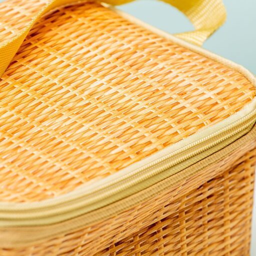 Kühltasche aus Weidengeflecht