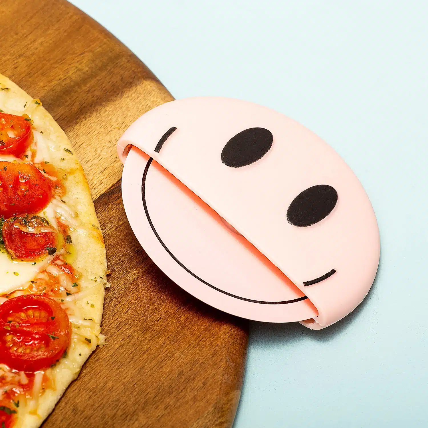 Glücklicher Pizzaschneider