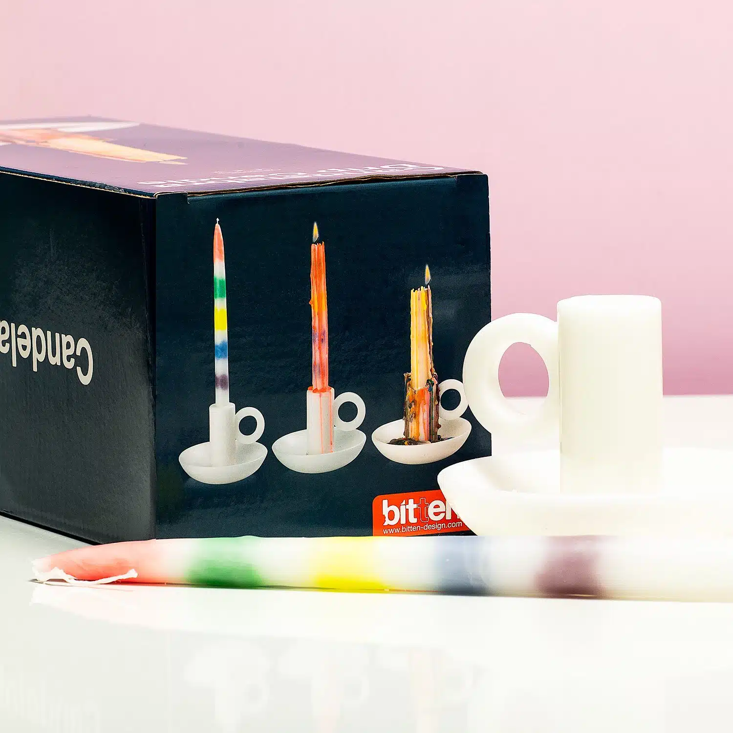 Tropfende Regenbogens Kerze und Kerzenständer