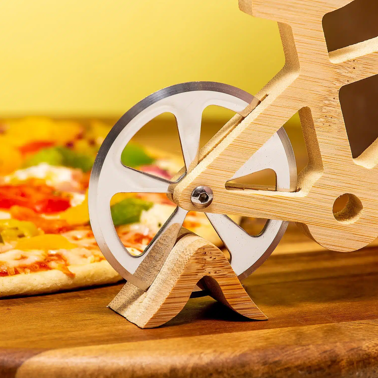 Fahrrad-Pizzaschneider aus Holz