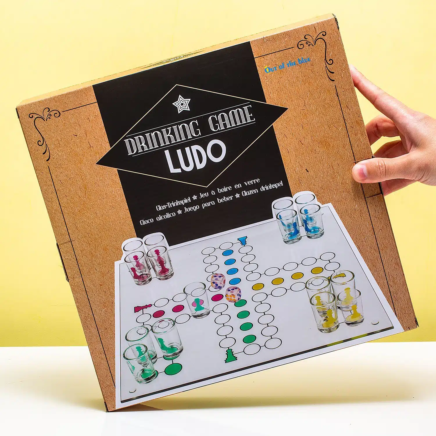 Ludo Trinkspiel mit Schnapsgläsern