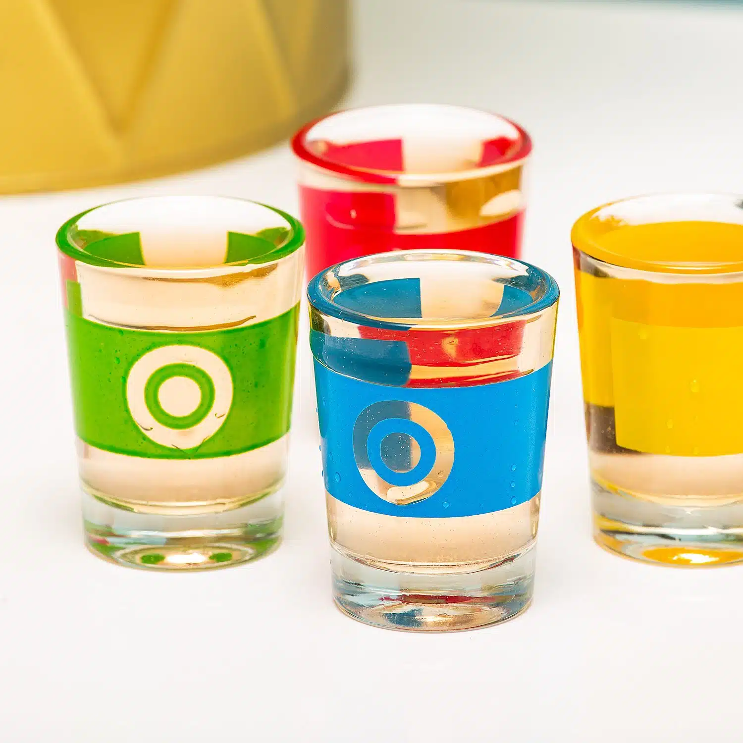 Spiral-Trinkspiel mit Schnapsgläsern