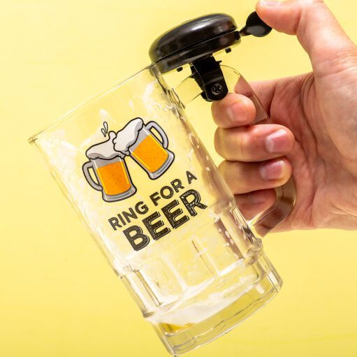 Bierkrug mit Fahrradklingel