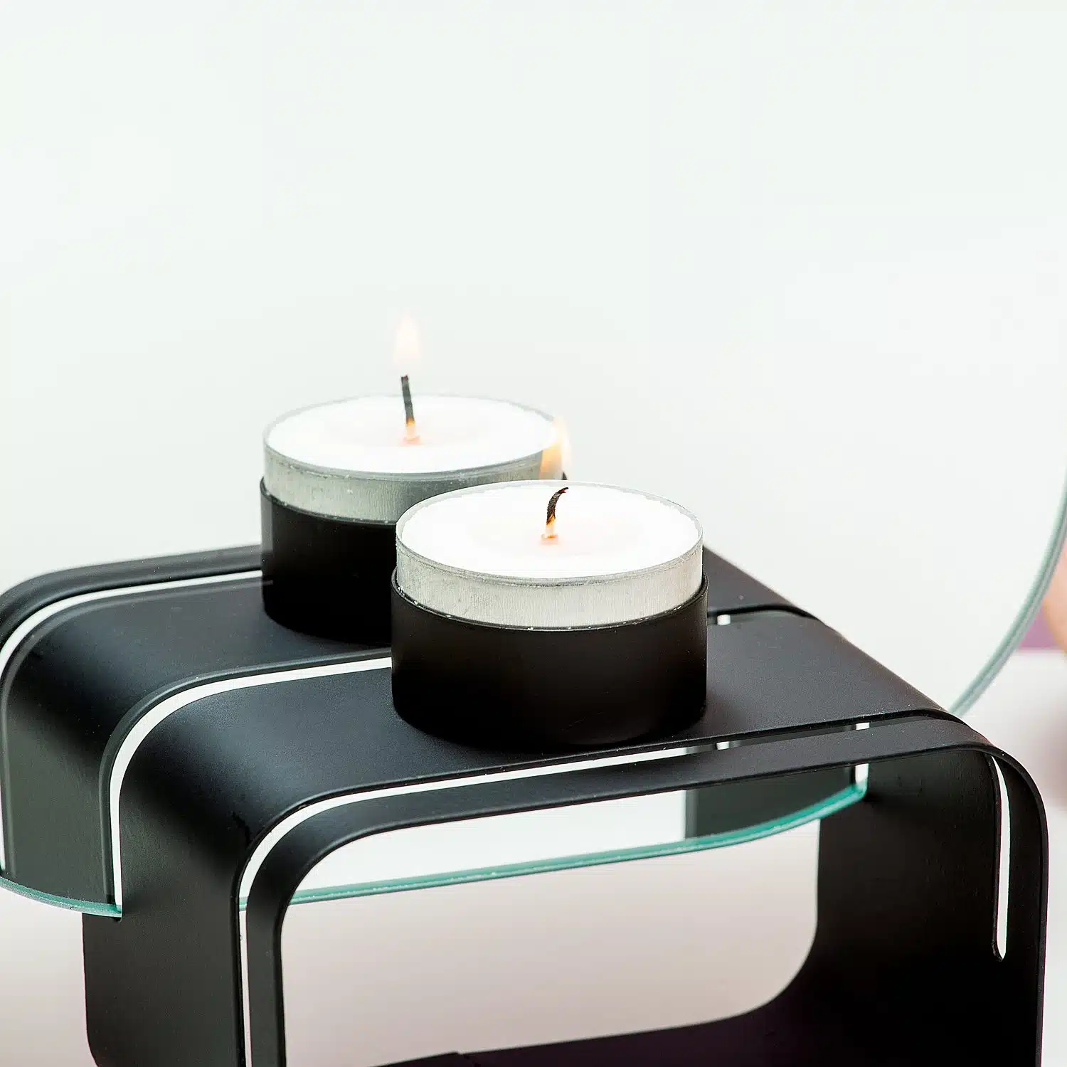 Schwarzer Infinity-Teelichthalter