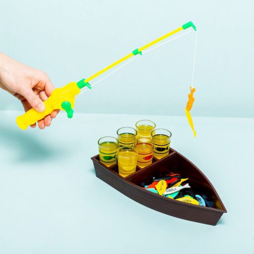 Fischtrinkspiel mit Schnapsgläsern
