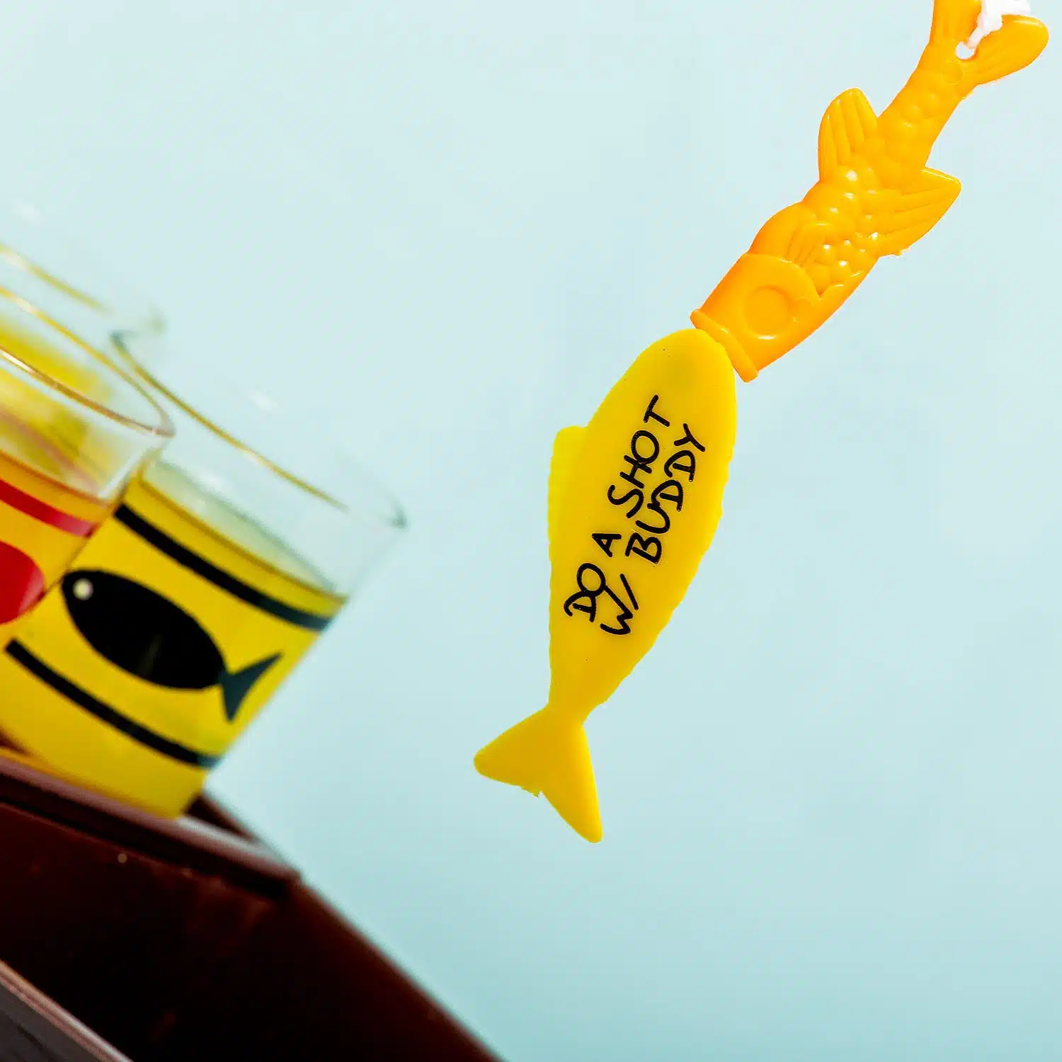 Fischtrinkspiel mit Schnapsgläsern