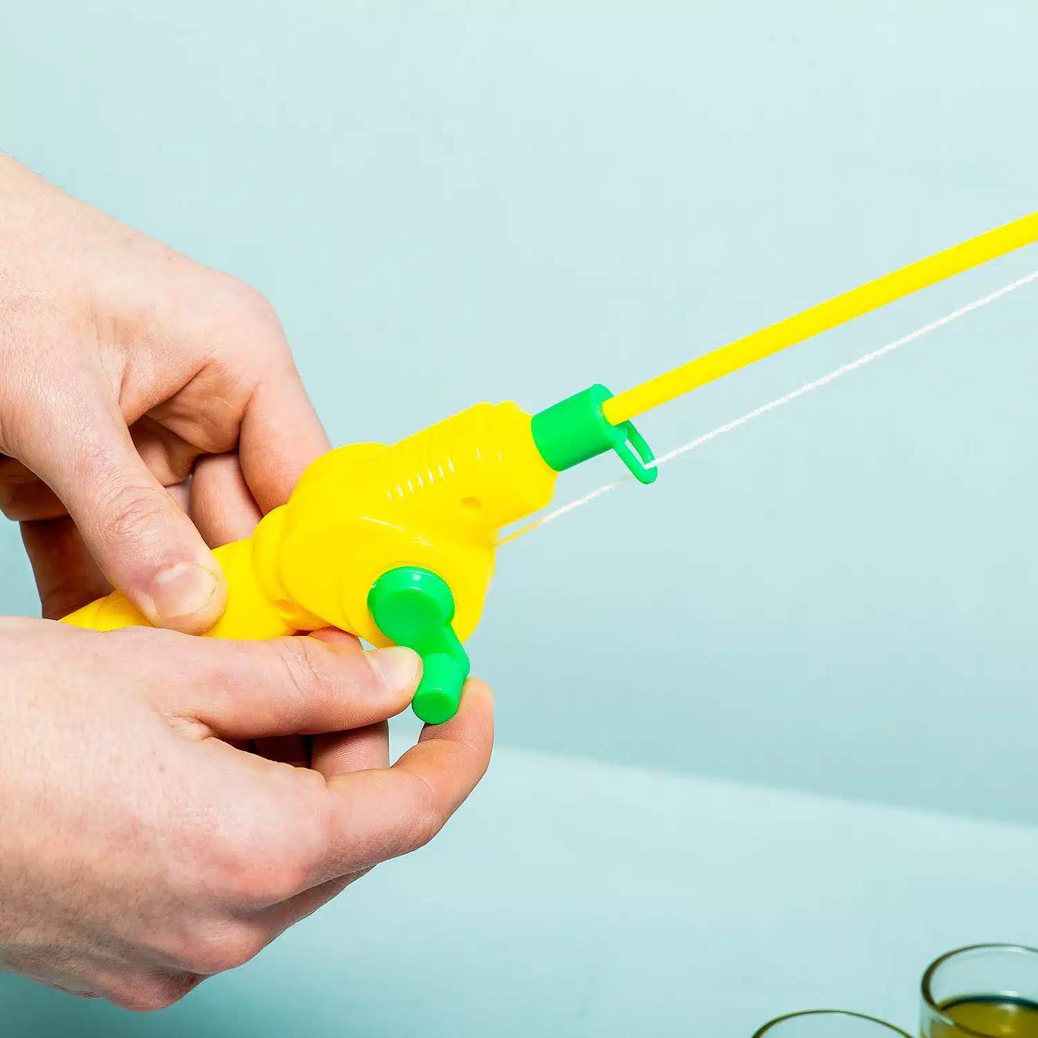 Fischtrinkspiel mit Schnapsgläsern