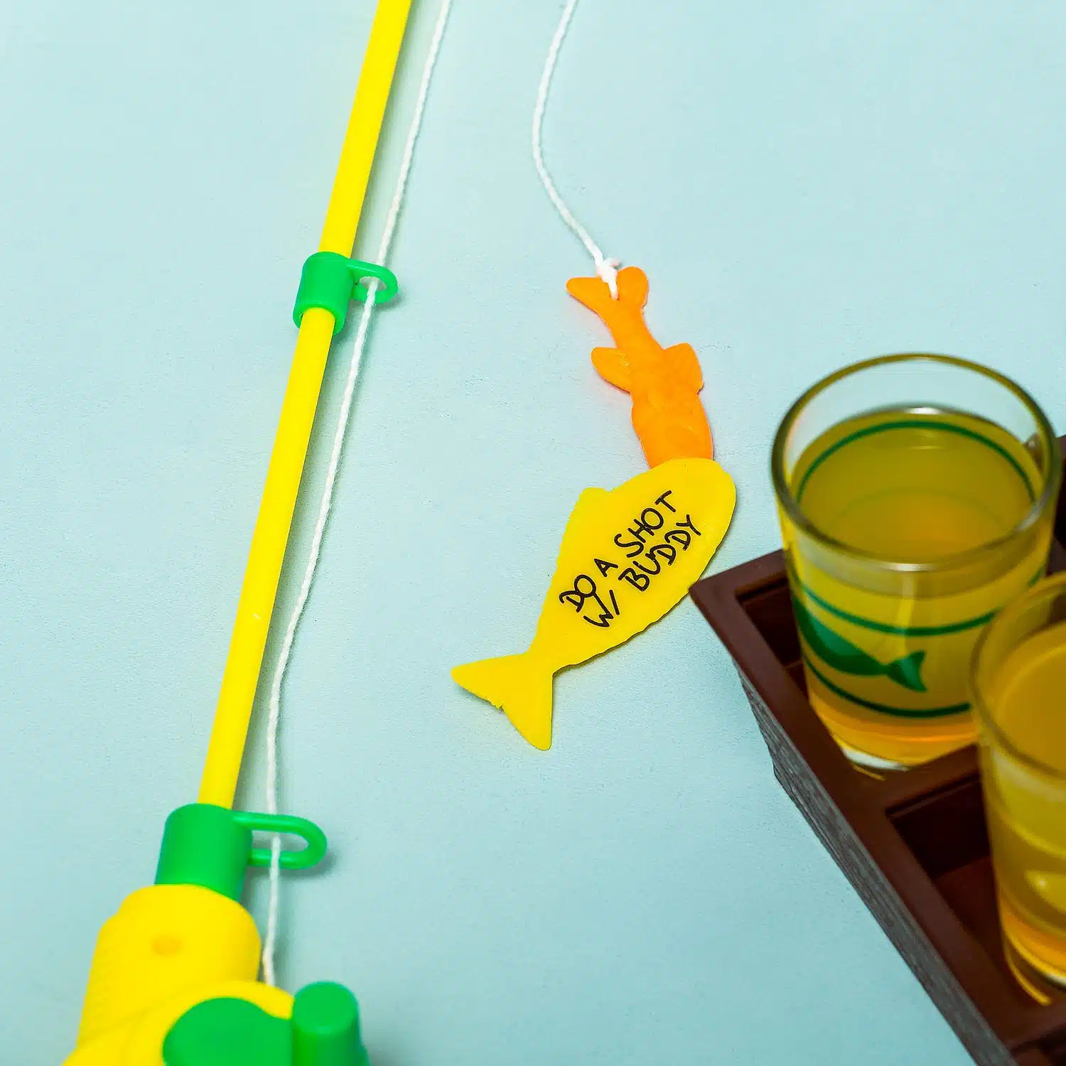 Fischtrinkspiel mit Schnapsgläsern