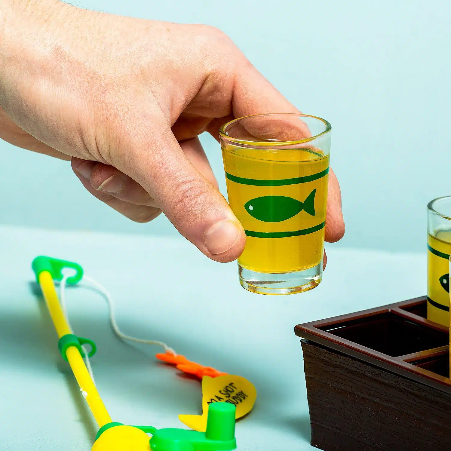 Fischtrinkspiel mit Schnapsgläsern