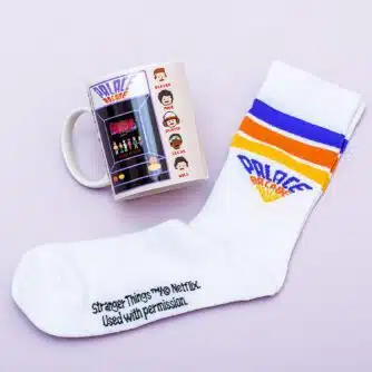Stranger Things Palace Arcade Becher und Socken