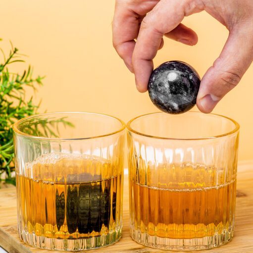 Whiskygläser und Eiskugeln (4er-Set)