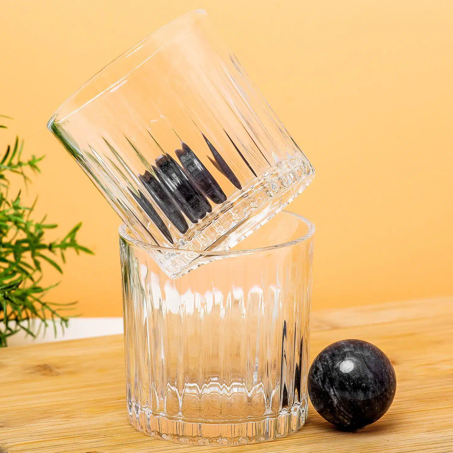 Whiskygläser und Eiskugeln (4er-Set)