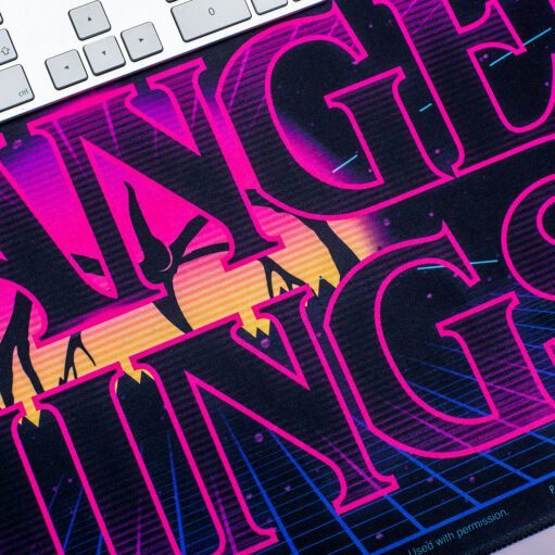 Schreibtischunterlage mit Logo von Stranger Things
