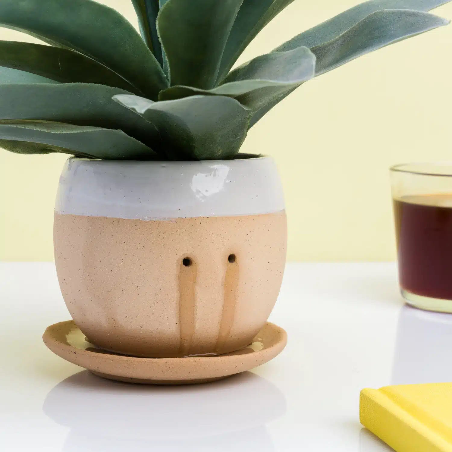 Weinender Blumentopf