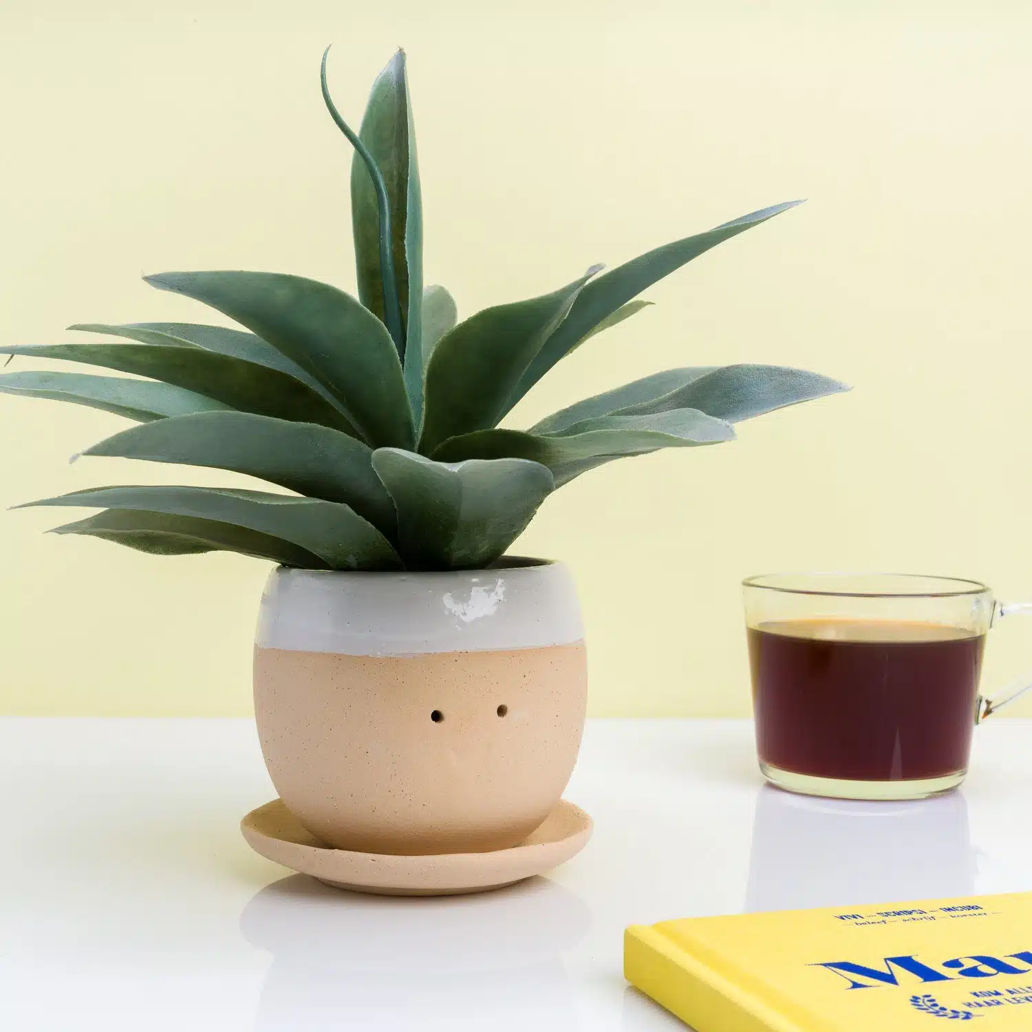 Weinender Blumentopf