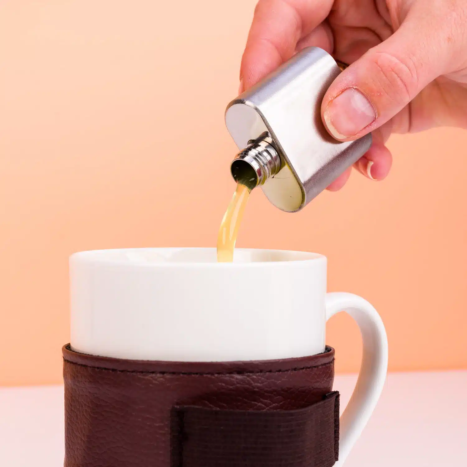 Tasse mit Mini-Flachmann