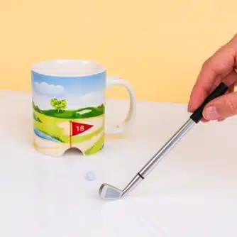 Golftasse mit Golfschläger und Ball