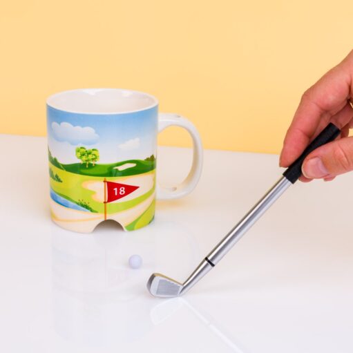 Golftasse mit Golfschläger und Ball