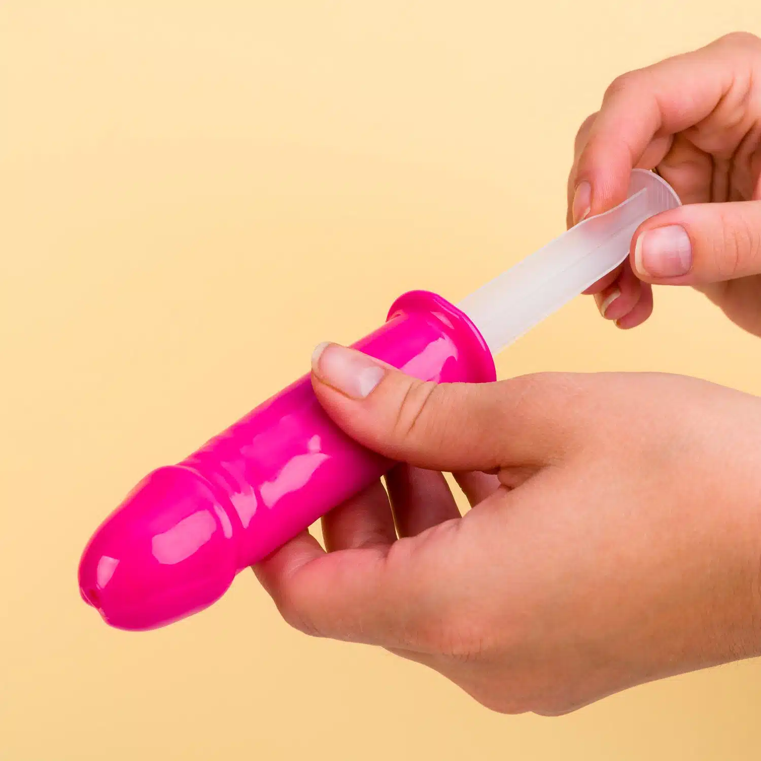 Penis spritzt für Schüsse