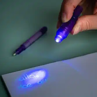 Stift mit unsichtbarer Tinte