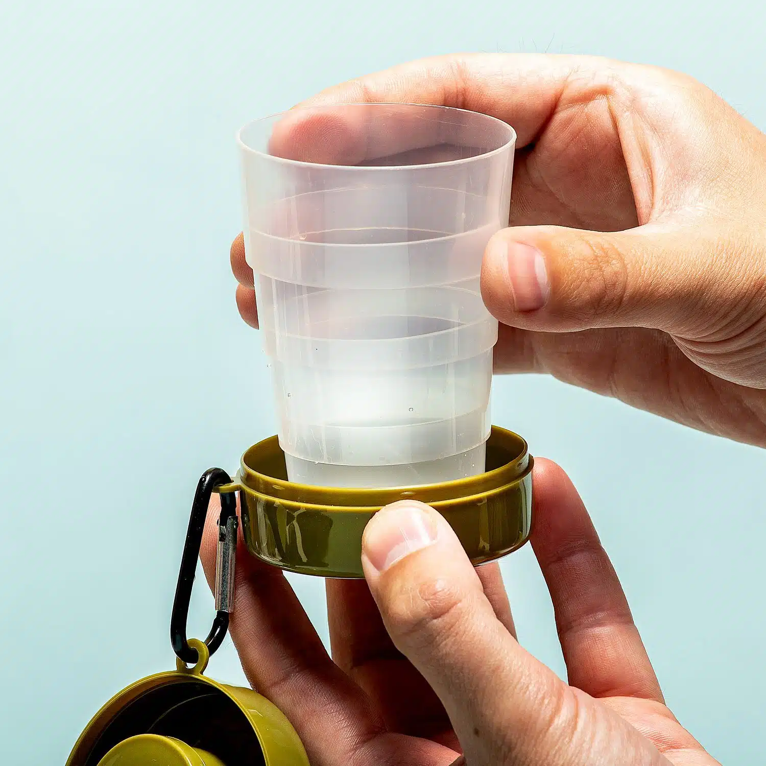 Faltbares Glas mit Medikamentenfach