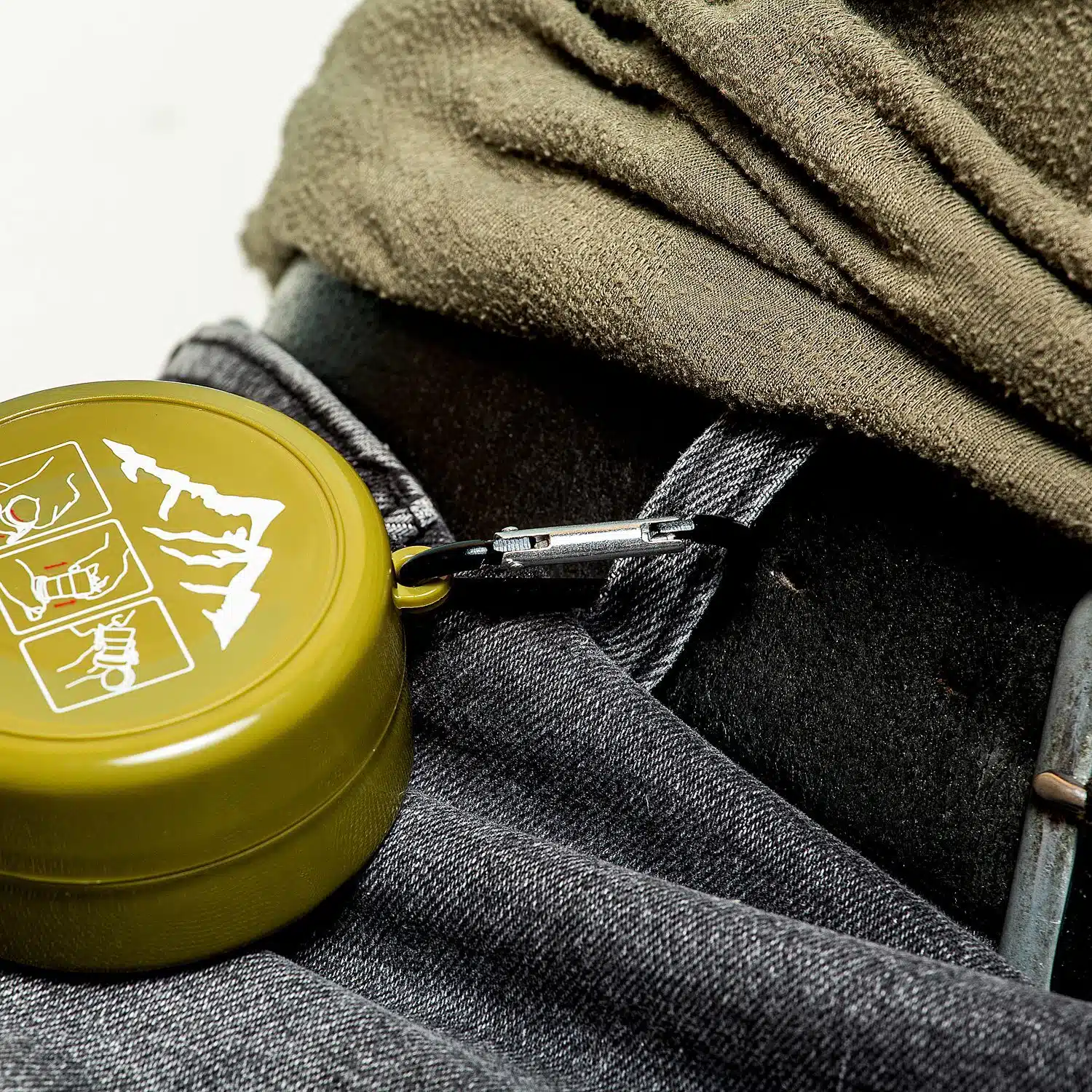 Faltbares Glas mit Medikamentenfach