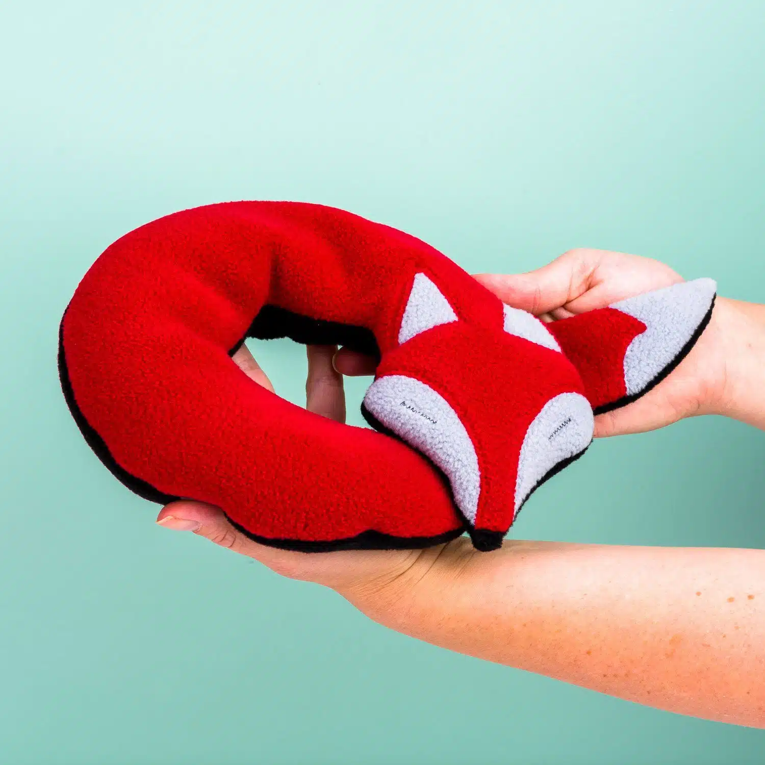 Noah the Fox Erwärmtes Nackenkissen - Rot