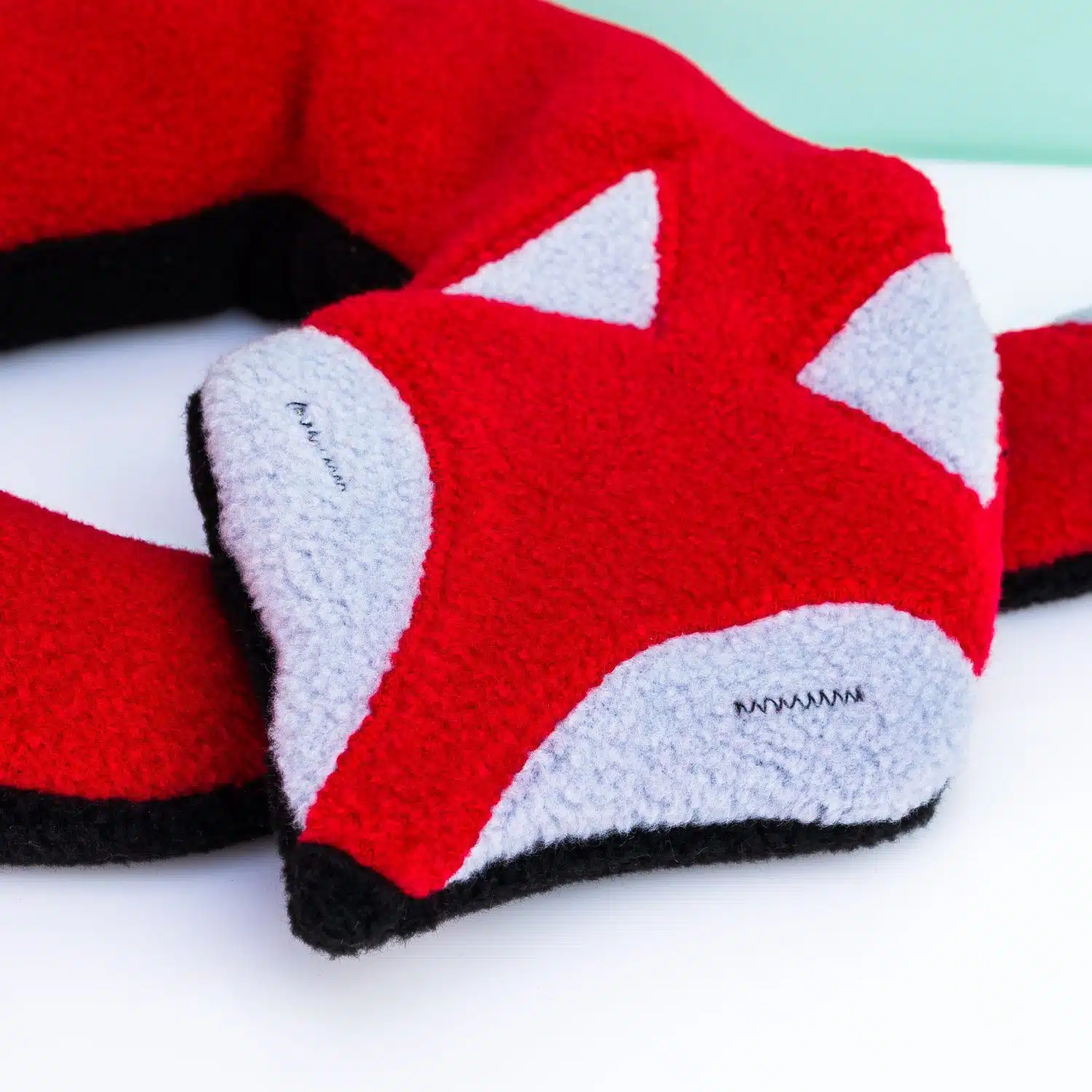 Noah the Fox Erwärmtes Nackenkissen - Rot