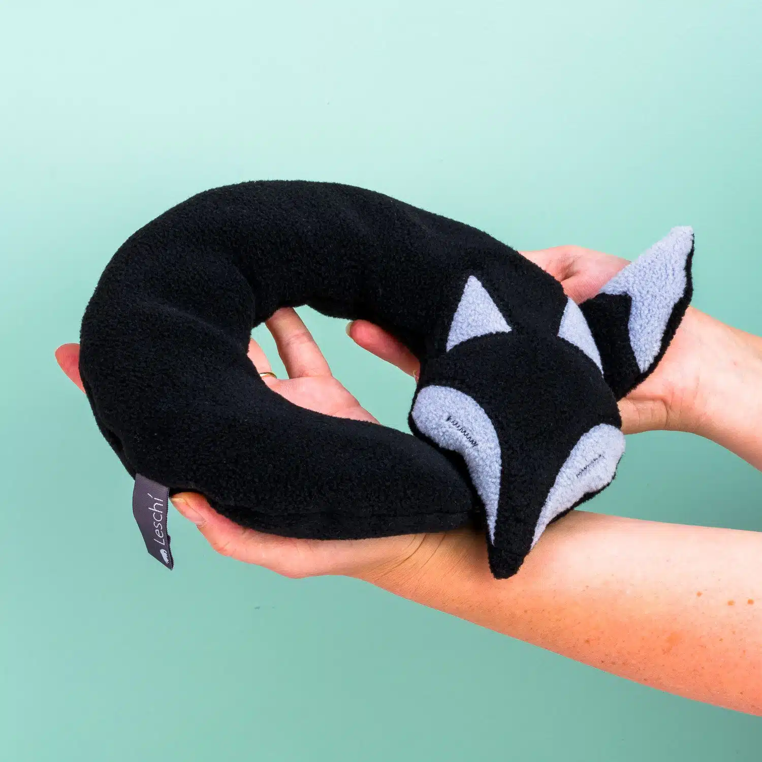 Noah the Fox Erwärmtes Nackenkissen - Schwarz