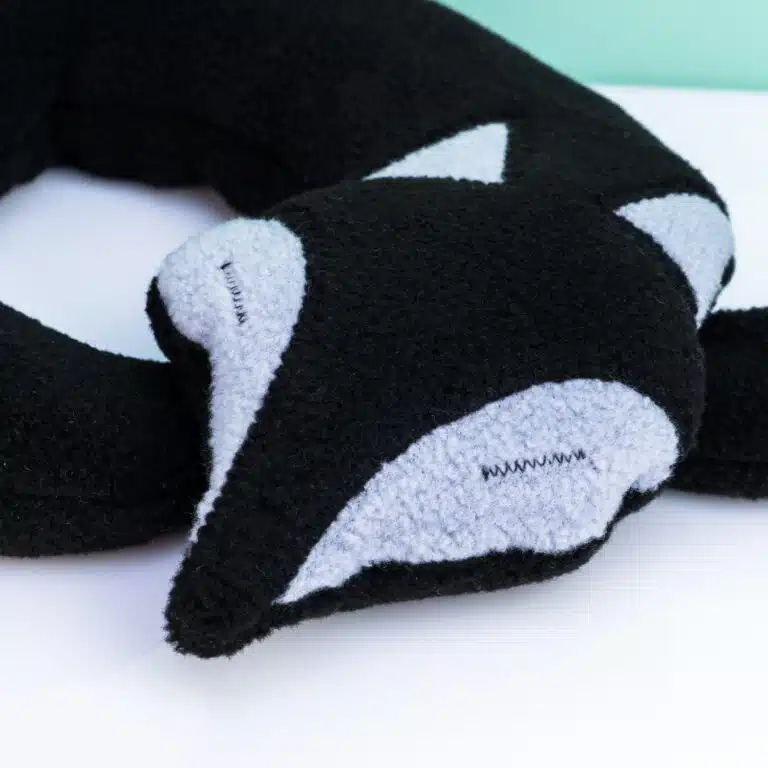 Noah the Fox Erwärmtes Nackenkissen - Schwarz