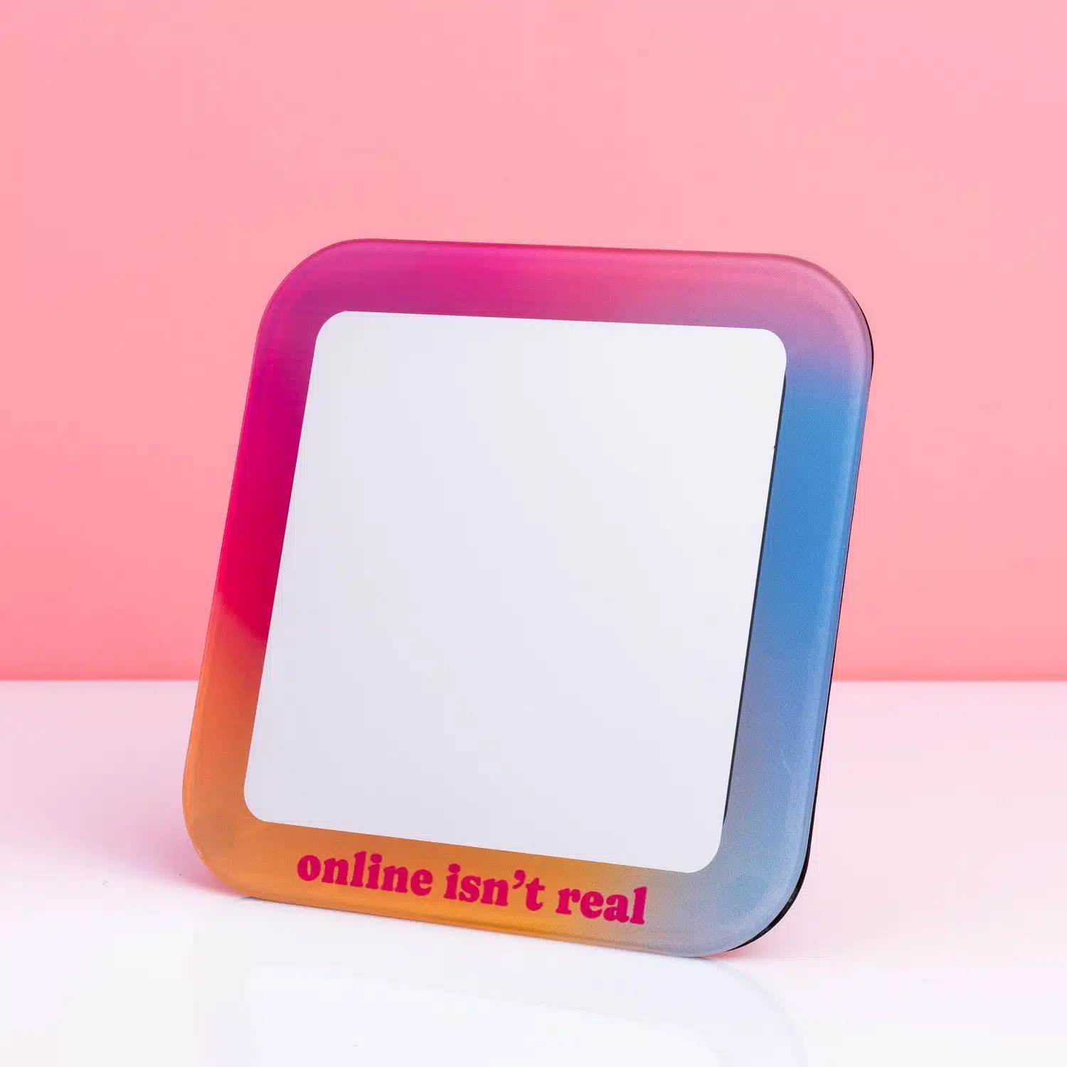 Online Isn't Real spiegel