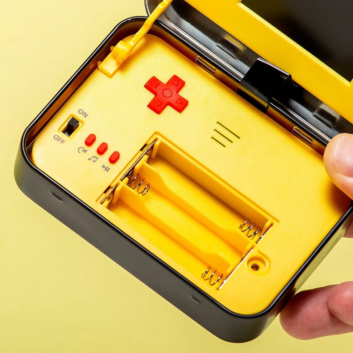 Spielkonsole in einer Dose