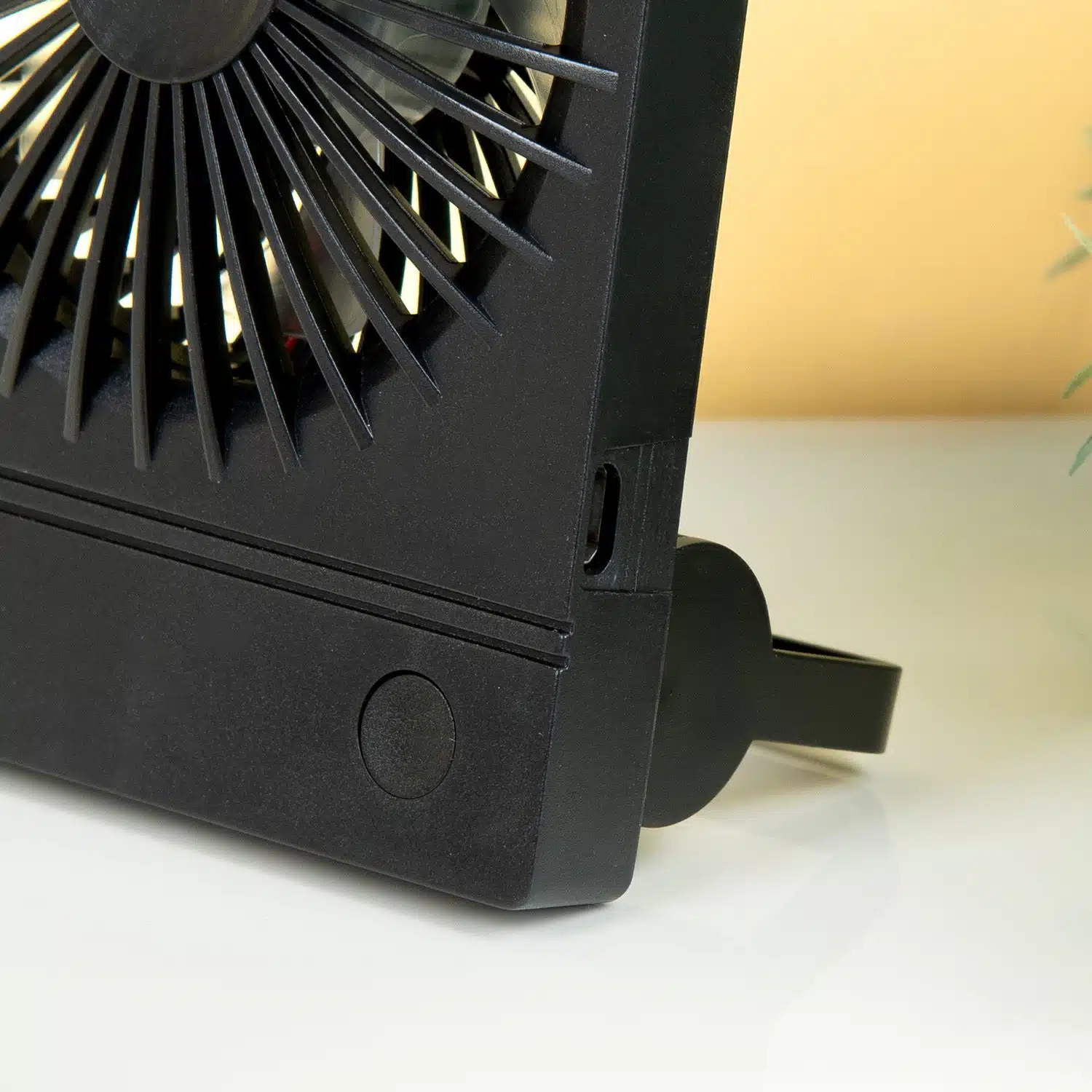 Wiederaufladbarer Tischventilator