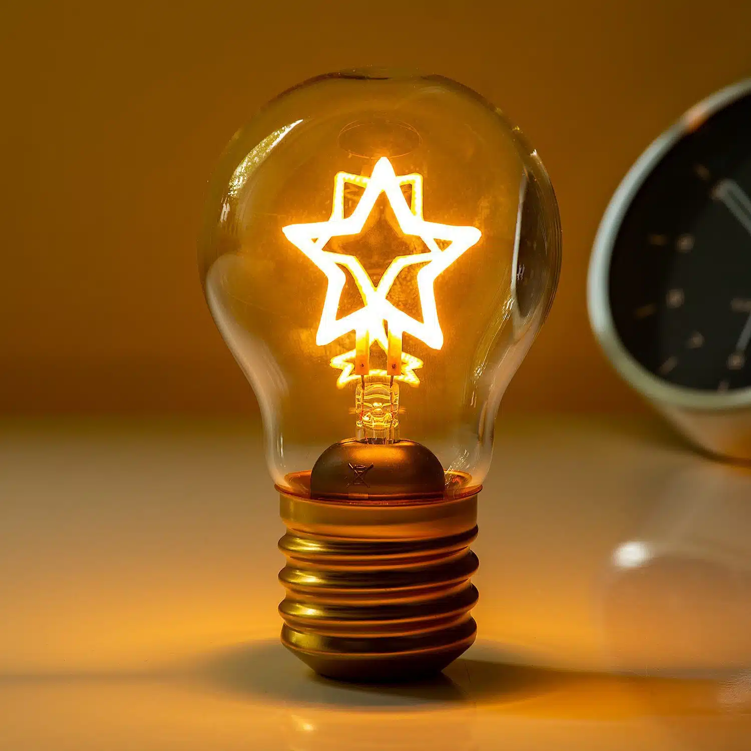 Wiederaufladbare LED-Filamentlampe