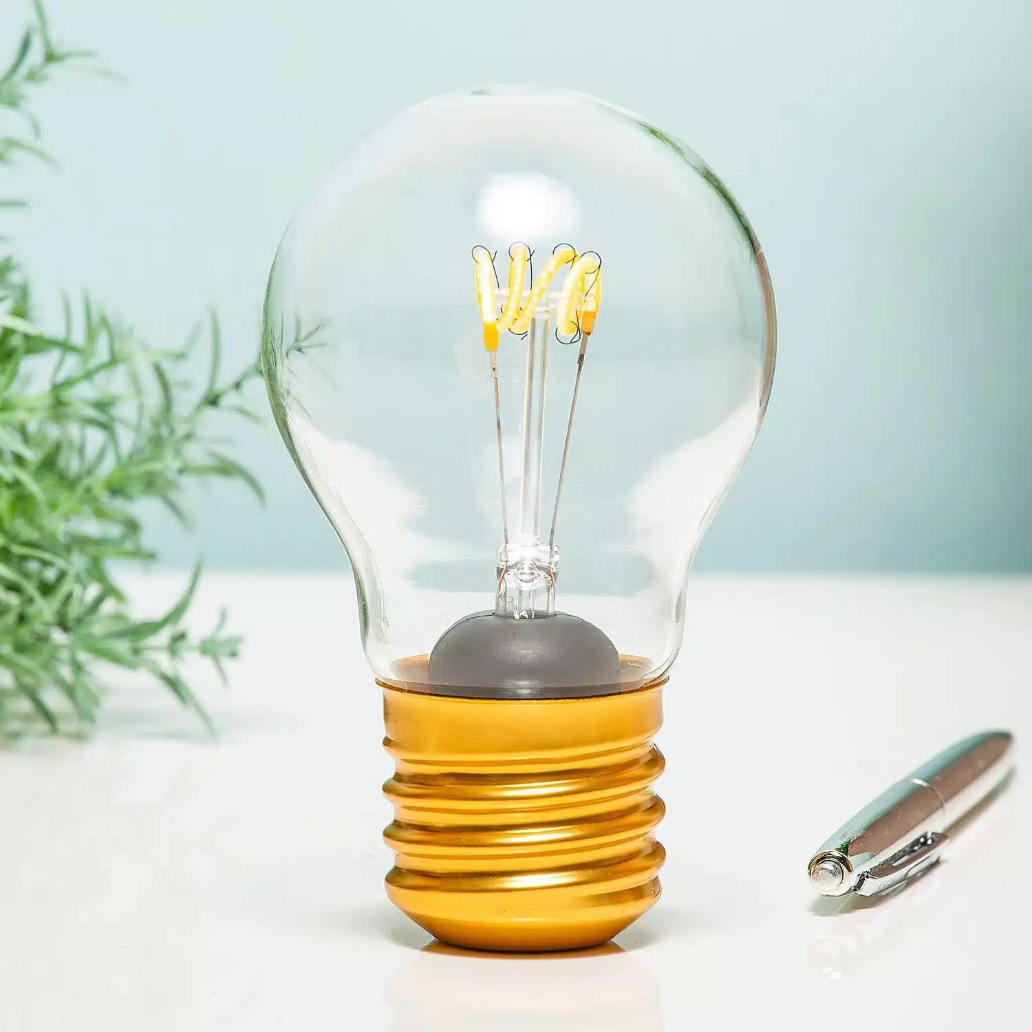 Wiederaufladbare LED-Filamentlampe