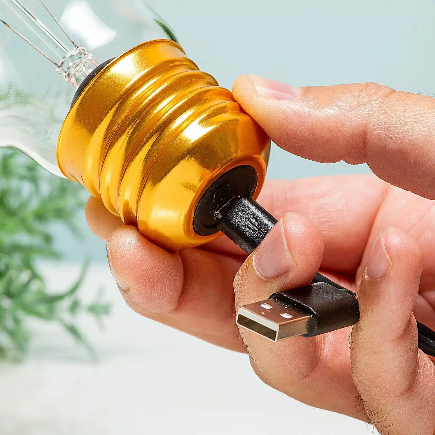 Wiederaufladbare LED-Filamentlampe