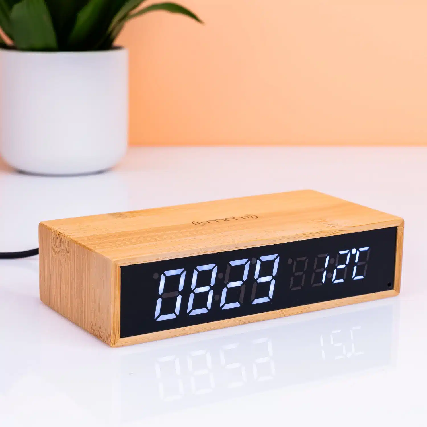 Bamboe Wecker mit kabellosem Ladegerät