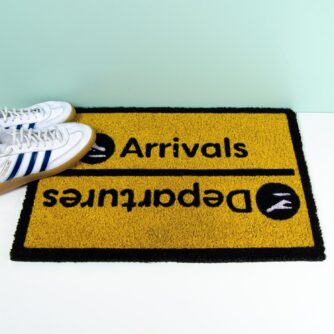 Arrivals Departures Fußmatte