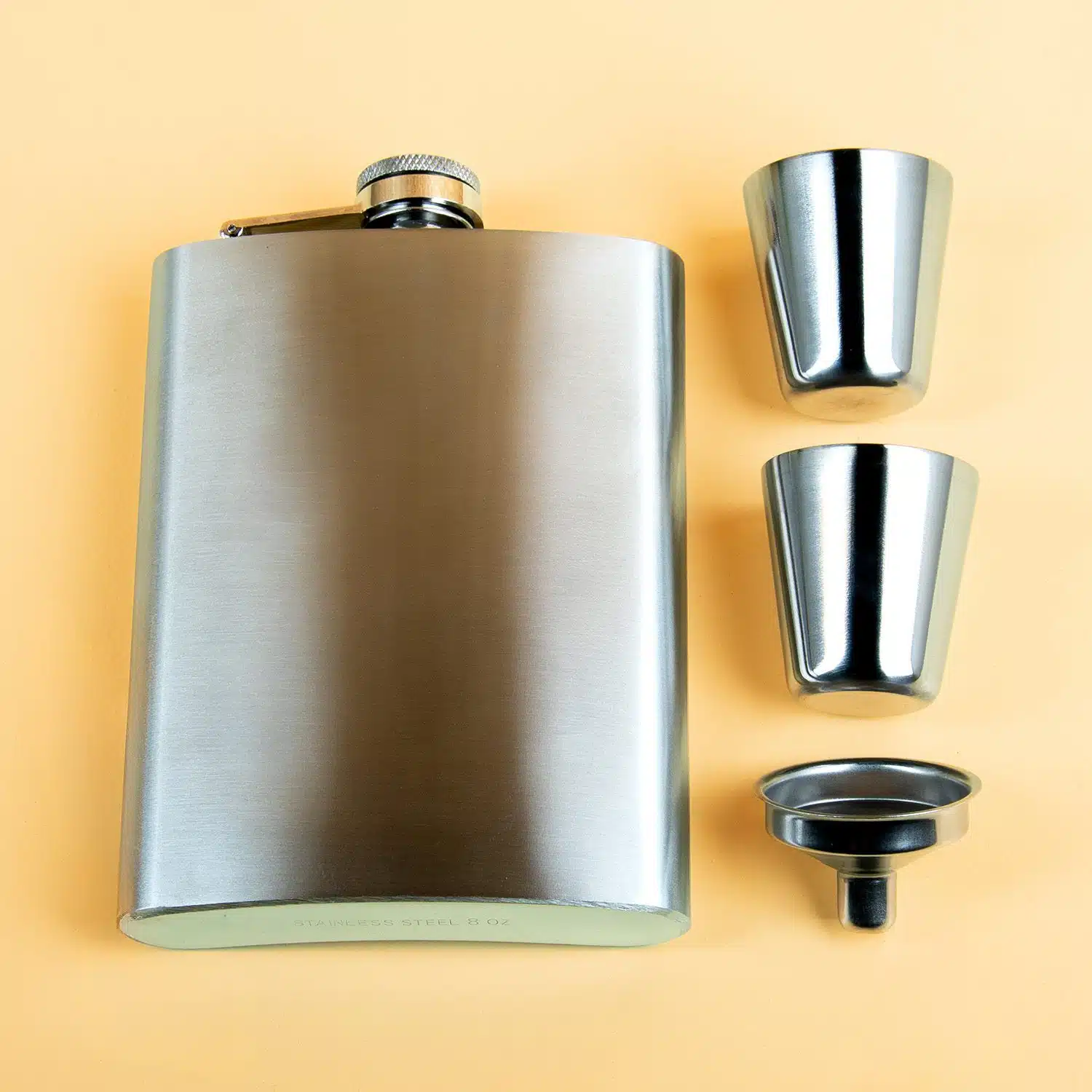 Essentials Buch mit Küchenutensilien