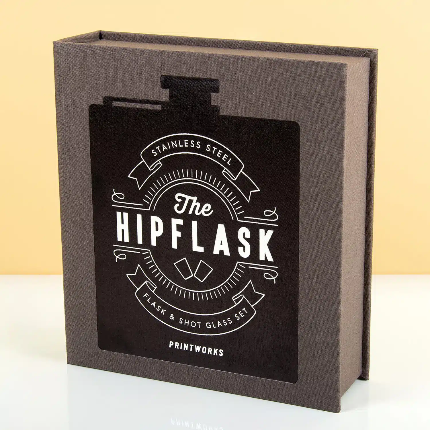 Essentials Buch mit Küchenutensilien