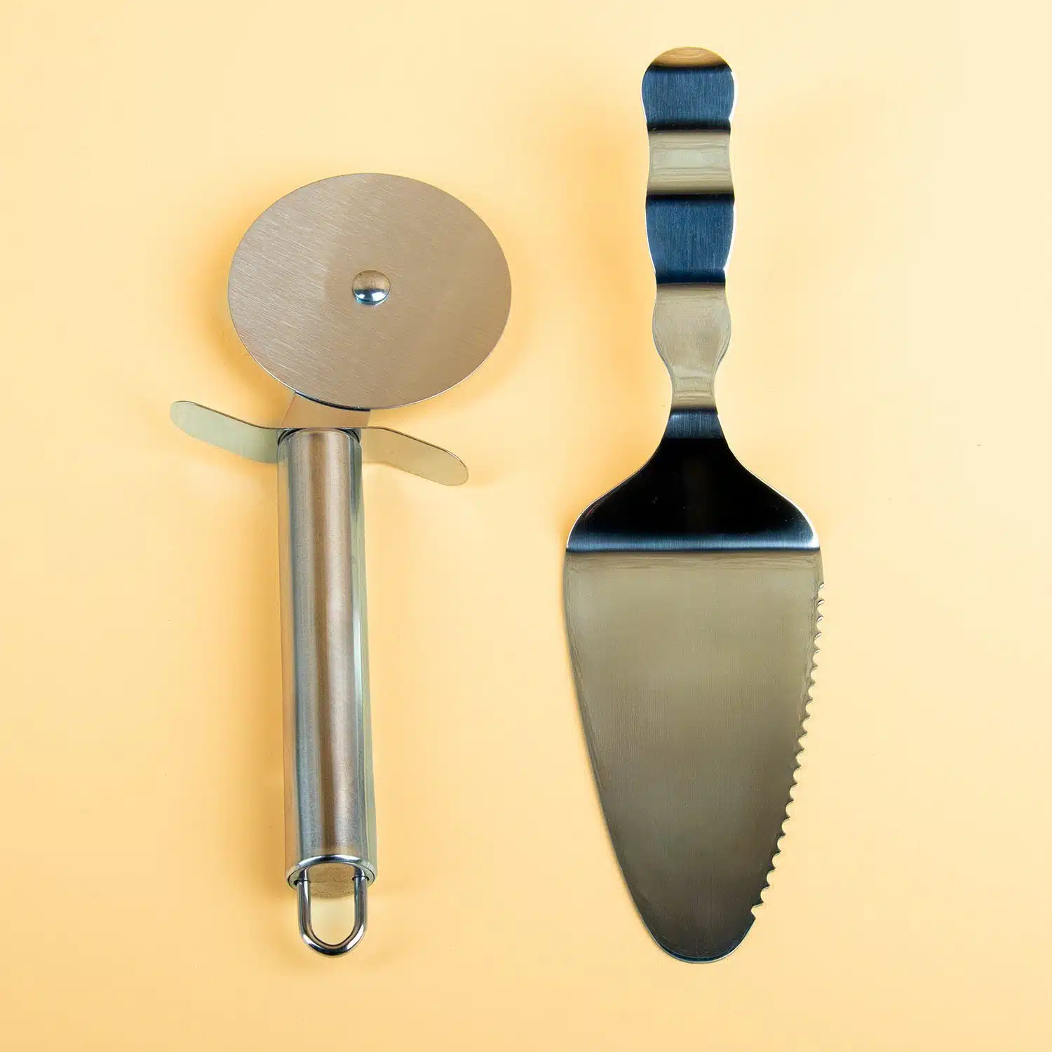 Essentials Buch mit Küchenutensilien