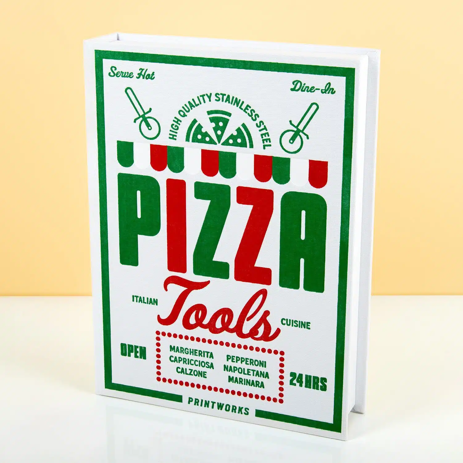 Essentials Buch mit Küchenutensilien