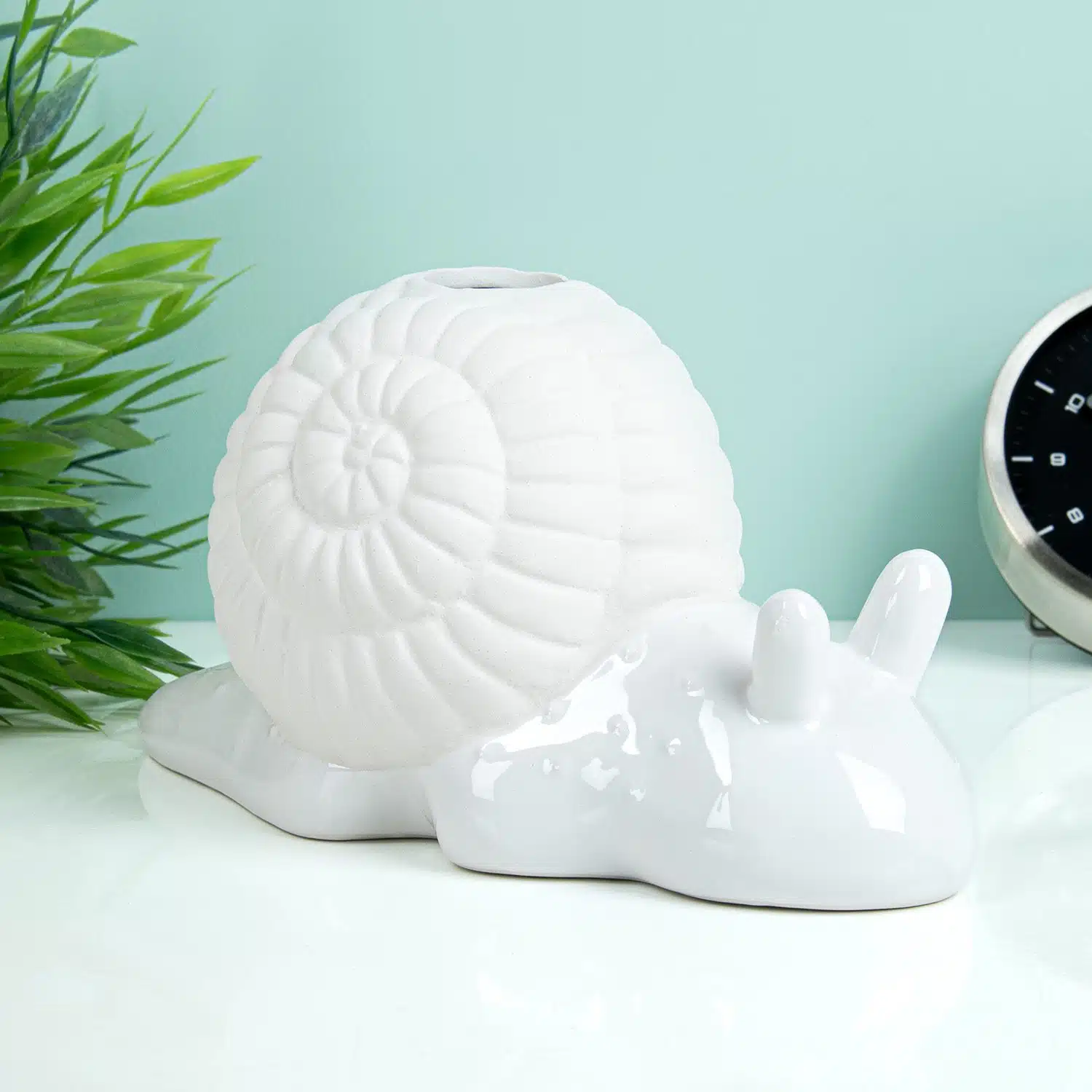 Schnecken-Blumentopf mit Samen