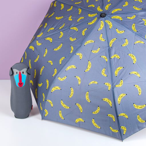 Regenschirm mit Tierhülle